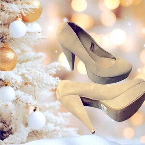 👠👠Ladies Taupe Heels 👠👠
